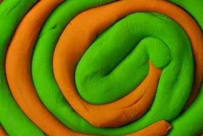 Comment Durcir la pâte à modeler dans le four à micro-ondes