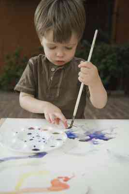Les Activités de peinture pour les Enfants de Trois Ans