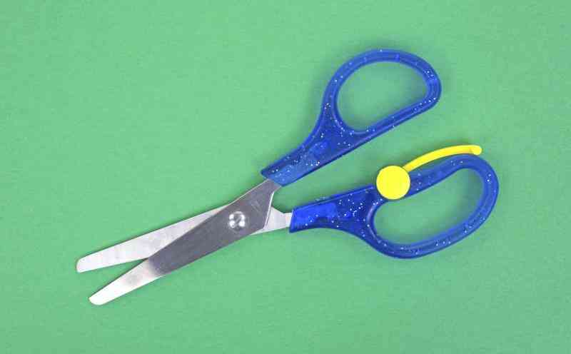 Quels Matériaux Sont Utilisés pour Faire des Ciseaux?