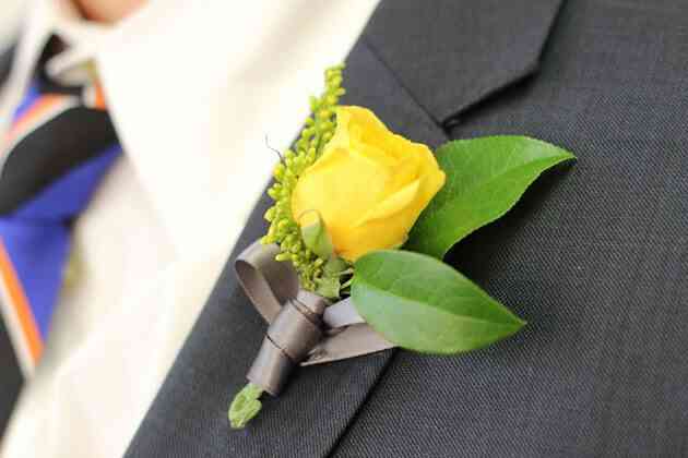 Comment Faire une Boutonnière pour un Mariage ou un Bal