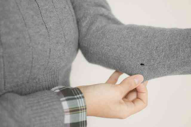 Comment Réparer les Trous de Pulls en Cachemire