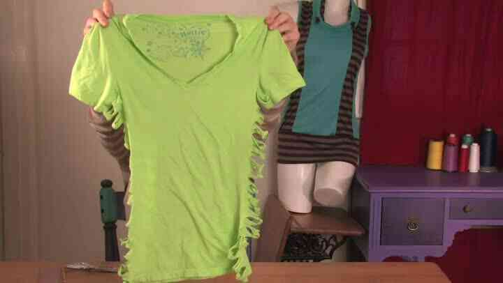 Comment Couper un T-Shirt Avec des Lignes sur les Côtés