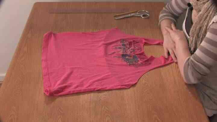 Comment Couper un T-Shirt En Licol?
