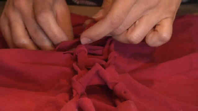Comment Couper une Fente Dos Shirts