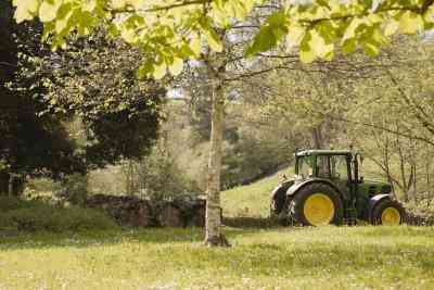 Comment Enlever la Roue Avant sur un Tracteur Cub Cadet