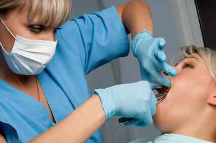 Comment se Brosser les Dents Après une Extraction de Dent
