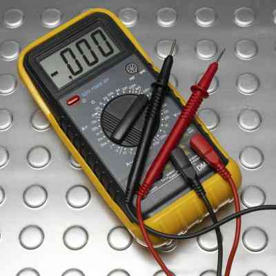 Comment Tester un Transistor Avec un Ohm-Mètre