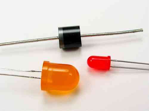 La différence Entre une Diode & un Transistor