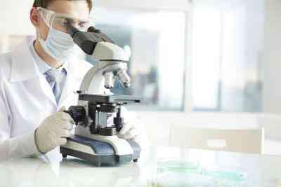 Utilise des Microscopes dans la Science médico-Légale