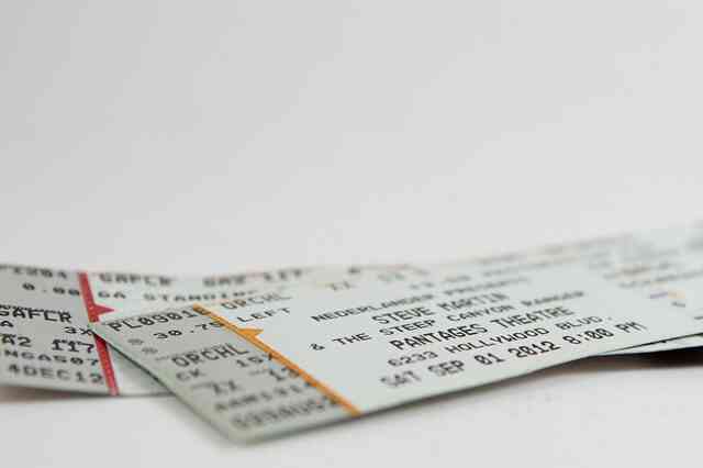 Mignonne Façon de Donner des Billets de Concert Comme un Cadeau