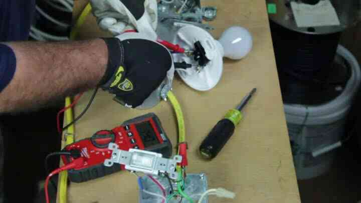 Comment Remplacer une lampe Électrique Socket