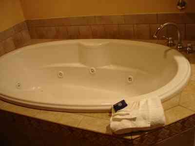 Comment Réparer les Fissures dans une fibre de verre Jacuzzi