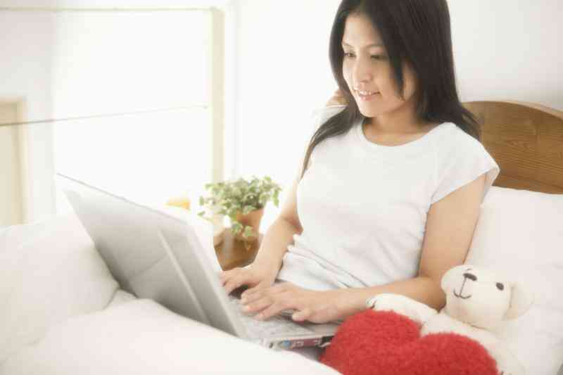 Comment puis-je Utiliser Mon ordinateur Portable dans le Lit?
