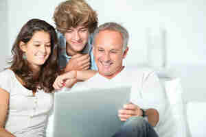 Trouver des ressources en ligne pour les parents d