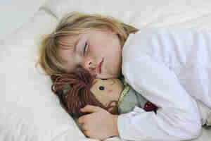 Aborder un petit problème de sommeil—conseils pour aider les parents