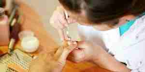 Manucure nettoyage des ongles