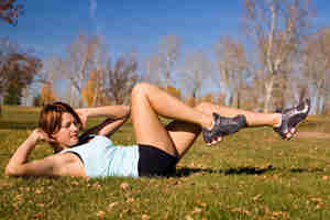 Faire des exercices abdominaux inférieurs: get ripped abs