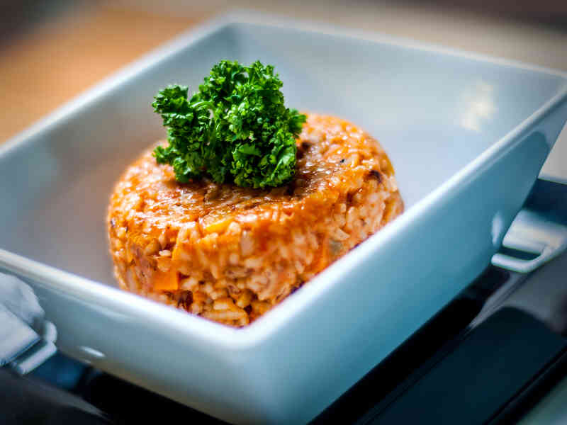 Comment Cuire le Riz Jollof le Ghanéen Façon