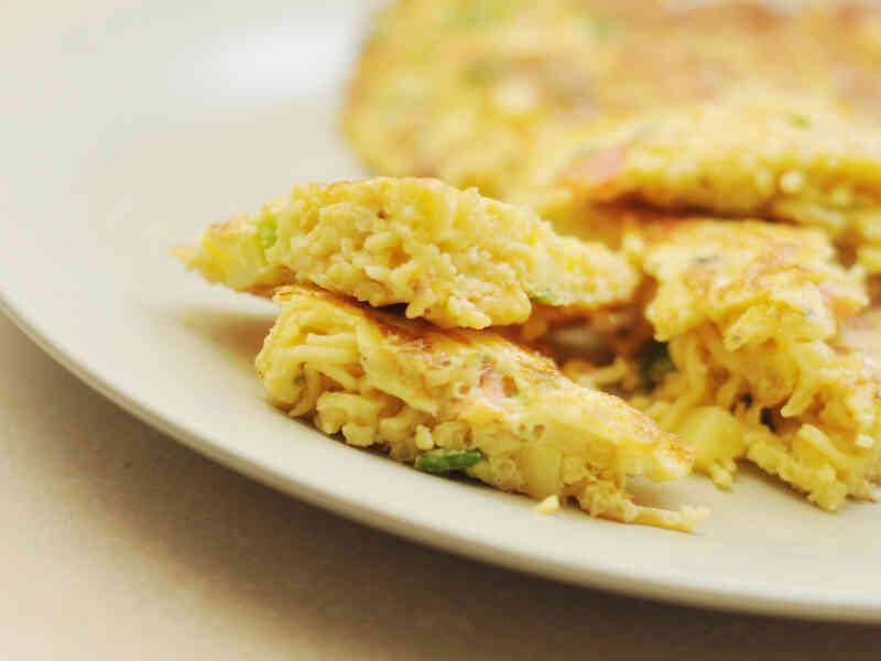 Comment Faire de la Nouille Instantanée Omelette