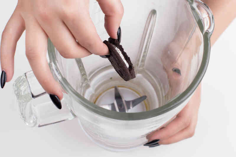 Comment Manger un Biscuit Oreo